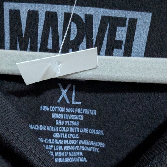 Marvel Graphic Tee Shirt Women's XL Black Super Heroes W-376 - Picture 3 of 4